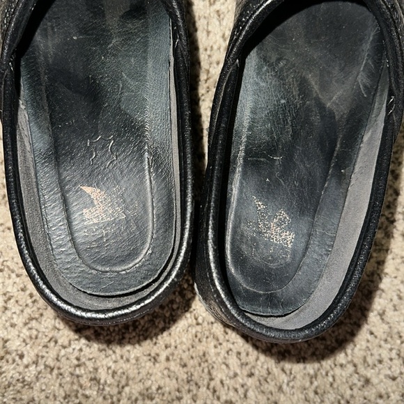 Dansko women’s black and silver medallion Embossed XP Clogs size 41 (10.5-11) - Picture 6 of 8